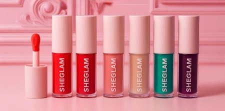 مرطّب شفاه بإضافة لون خفيف