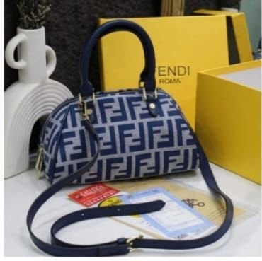 شنطة فندي صغيرة