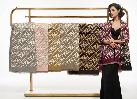 شال كتف شتوي فندي